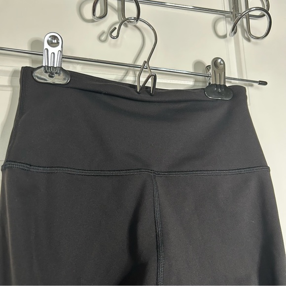 LULULEMON WUNDER TRAIN CONTOUR FIT SIZE 4 HIGH RISE 25” IN BLACK BARELY WORN - Picture 4 of 13